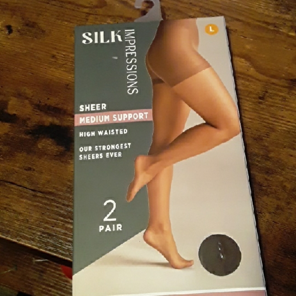 NWT Silk Impressions Large Coffe Bean Color 30 Denier Medium Support Pantyhose